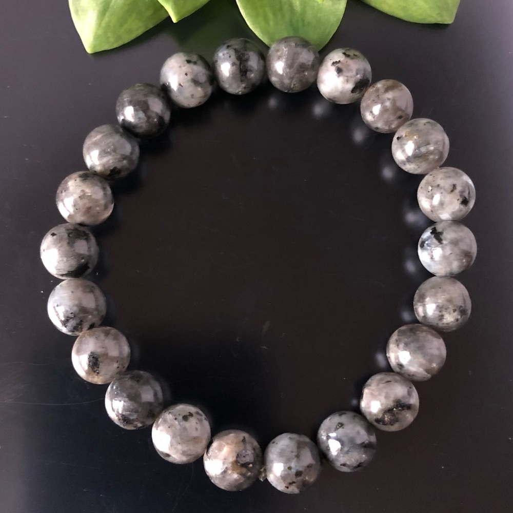 Elegant Gray Beaded Bracelet